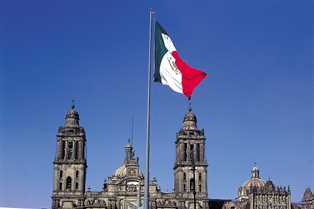 Catedral Metropolitana y la Bandera de Mxico